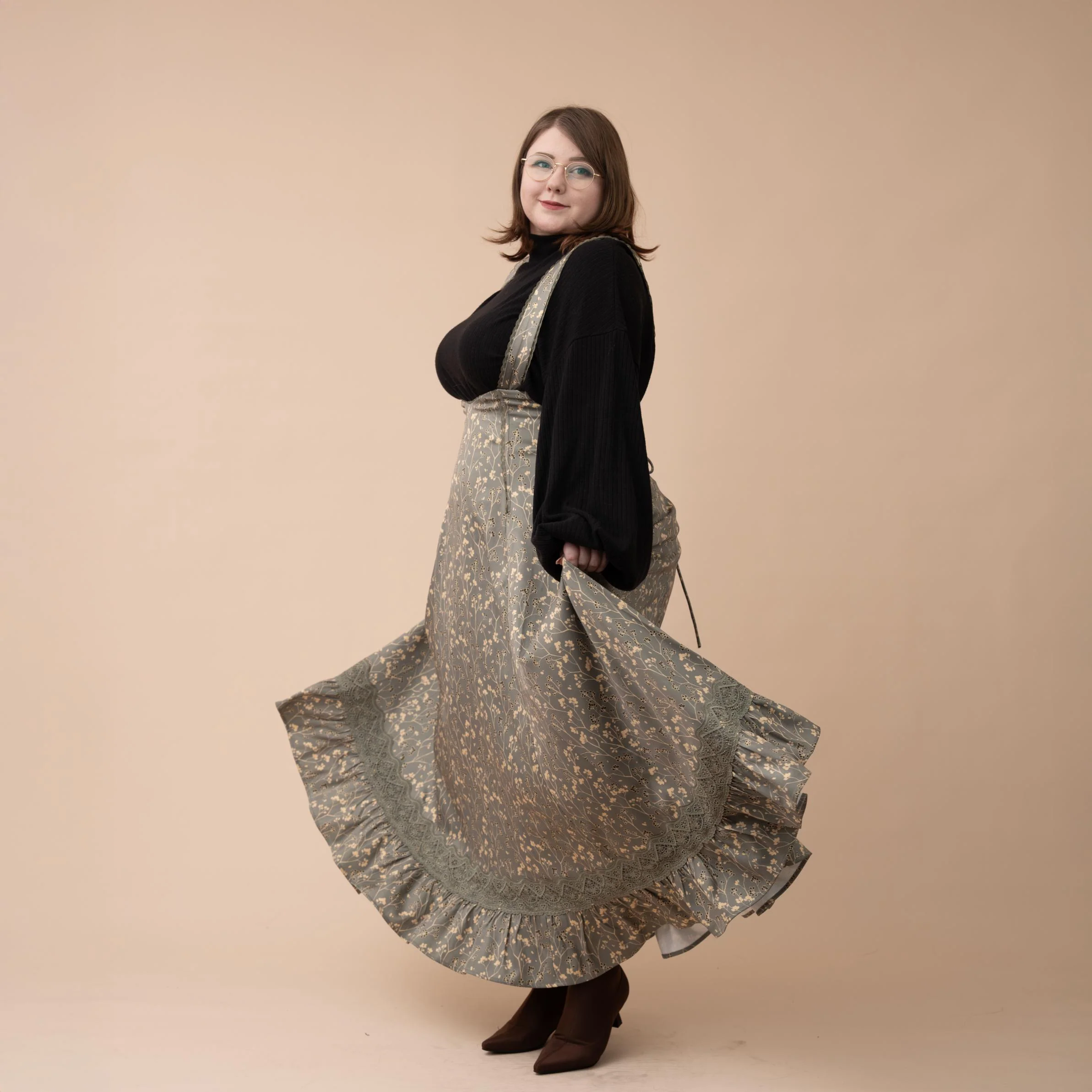 Cottage Jumperskirt in Green - Image 3