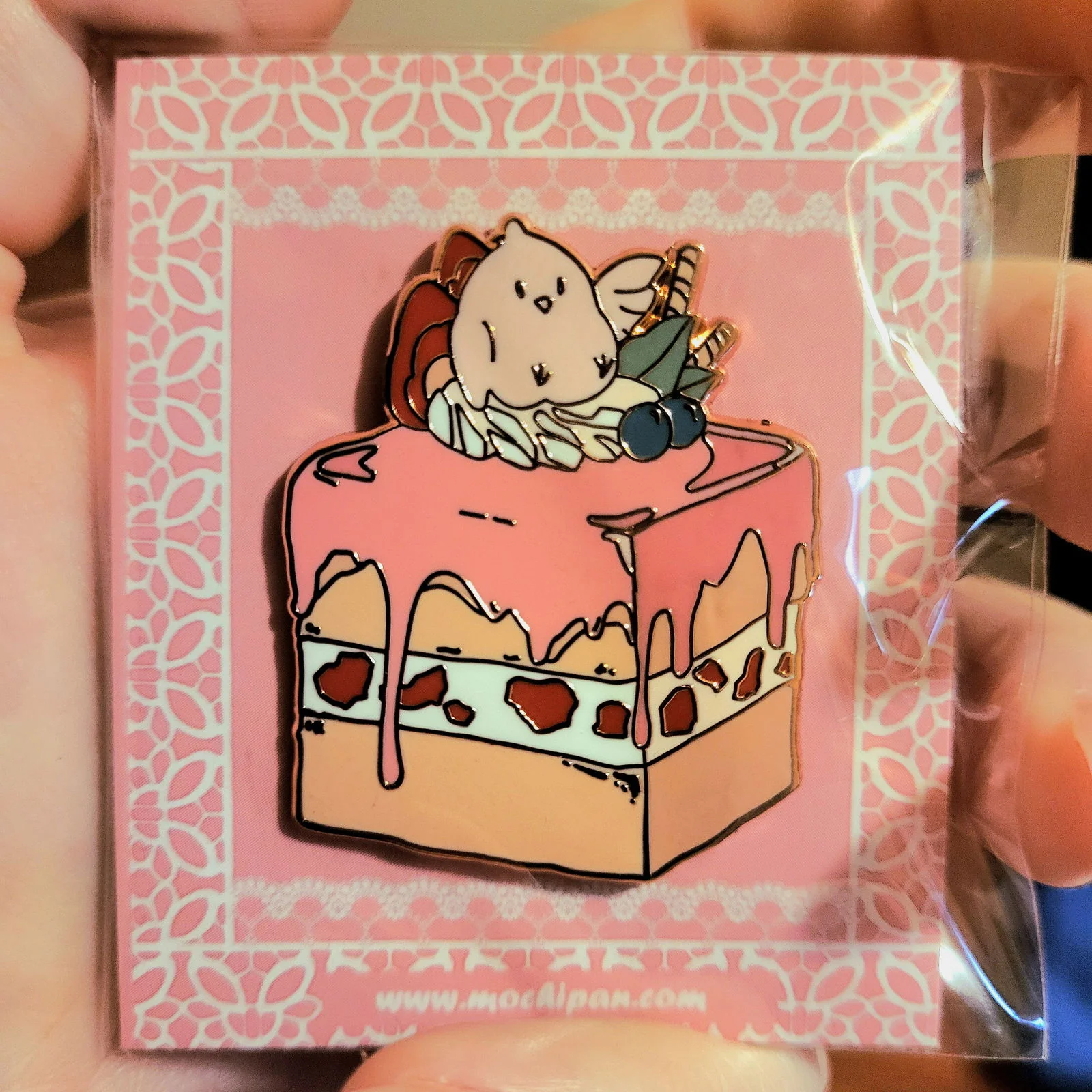 Mochipan Cake Pin (Original) - Image 3